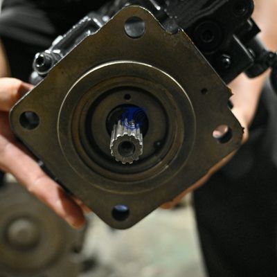 708-1T-00421 708-1T-00420 708-1t-00410 KomatsuD275A-5 Fan Drive Pump Bulldozer Repair Agricultural Earthmoving Machinery